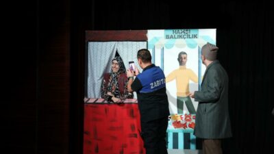 İnegöl Belediyesi Şehir Tiyatrosunun hazırladığı “Zapta Geçsin Zabıta” isimli tiyatro