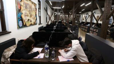 Öğrenciler Nöbetçi Kitaphane’nin TYT simülasyonunda ter döktü
