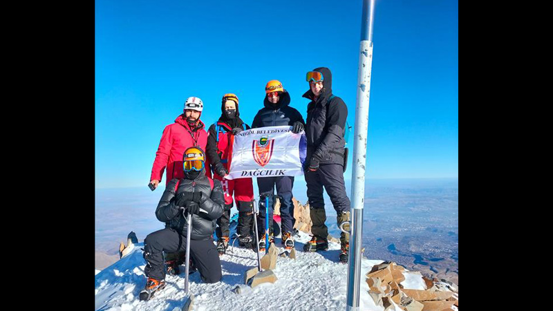 İnegöllü dağcılar 3917 rakıma tırmandı