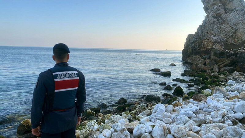 Batan geminin mürettebatını arama çalışmaları 8. gününde! Bursa Valisi’nden açıklama Marmara Denizi'nde, Bursa'nın Karacabey ilçesi açıklarında İmralı Adası'nın güneybatısında su