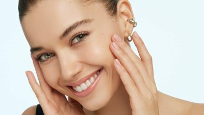 Küvet önündeki pozlarıyla olay oldu!