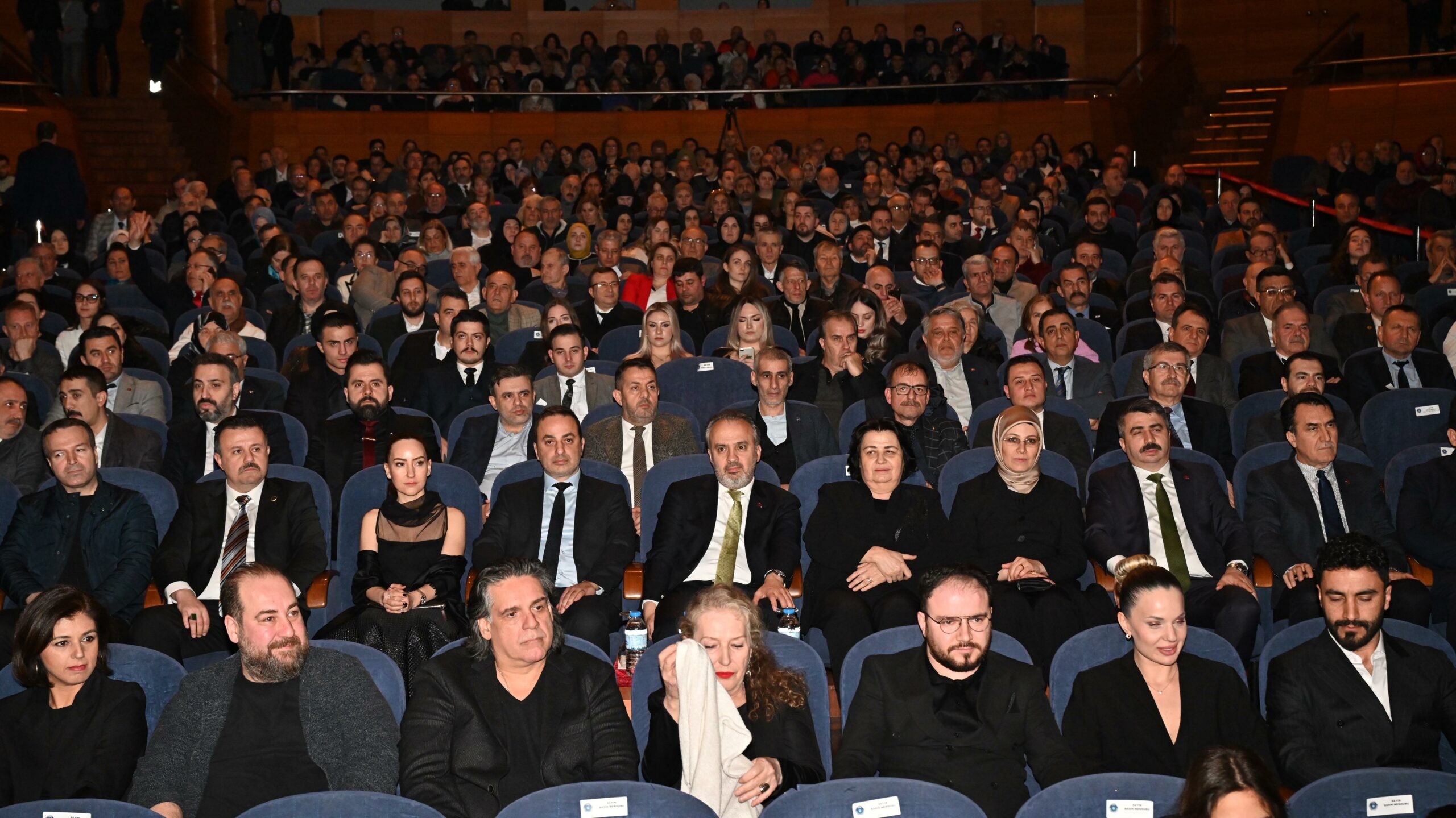 Sadık Ahmet filminin Bursa galasına büyük ilgi 1 33910 MTY1YmM4YT 1 scaled