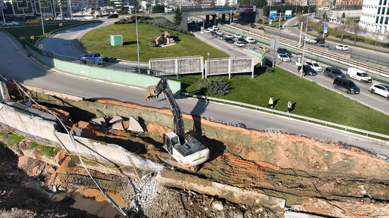 Bursa’da çöken yolda çalışma başladı