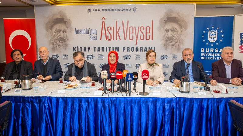 Büyükşehir ‘Âşık Veysel’i unutmadı BURSA – Âşık Veysel’in vefatının 50’nci yıldönümü münasebetiyle akademisyen, araştırmacı