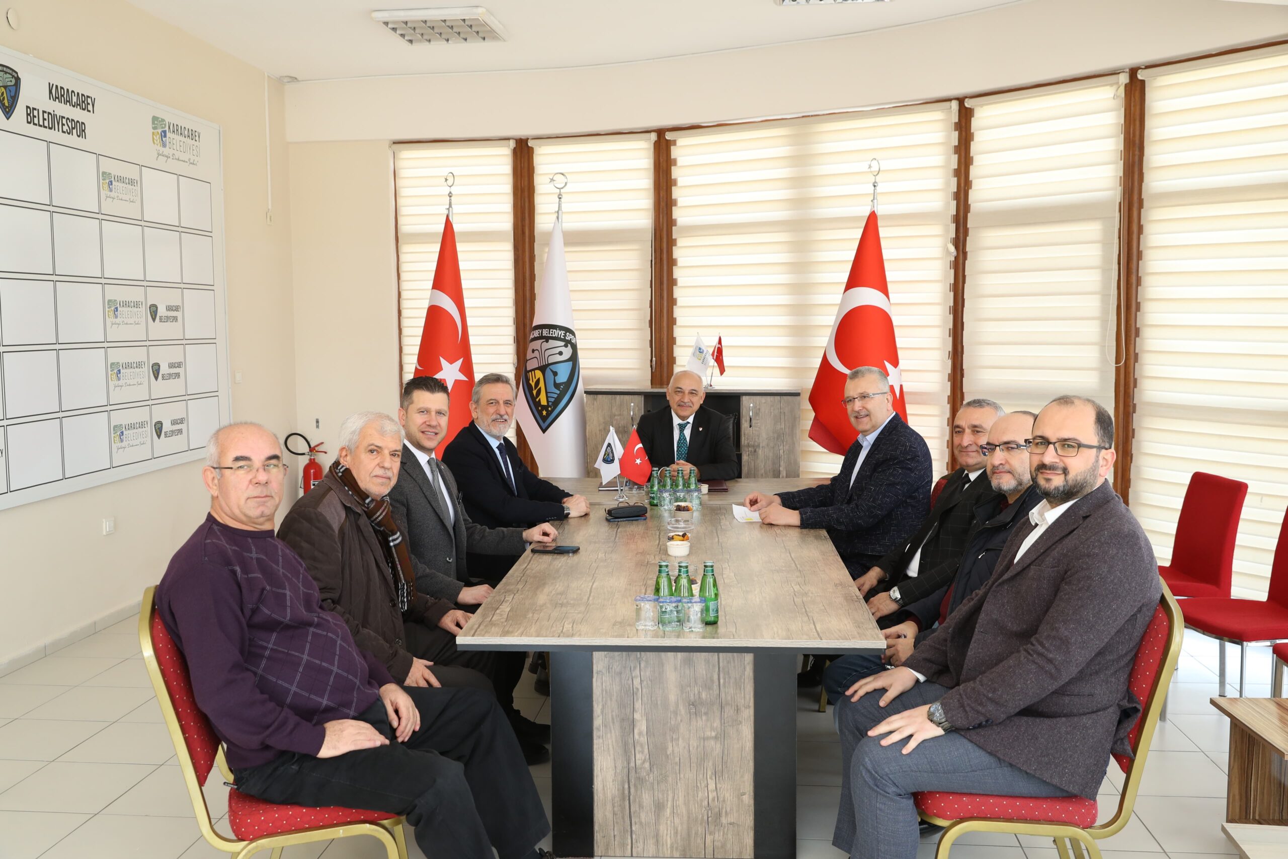 TFF Başkanı Mehmet Büyükekşi Karacabey Belediyespor’u ziyaret etti