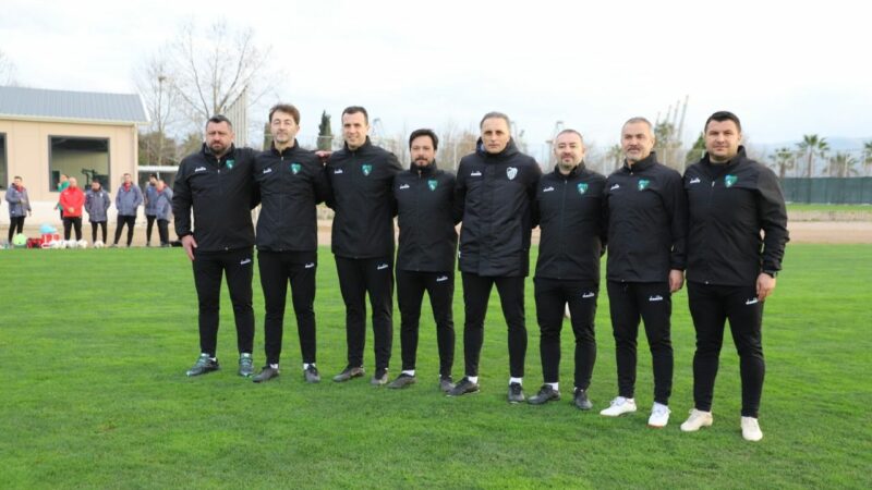 Bursaspor’un eski hocası 1.Lig ekibinde göreve başladı! Bursaspor’un eski teknik adamlarından Ersel Uzgur’un yeni adresi belli oldu.