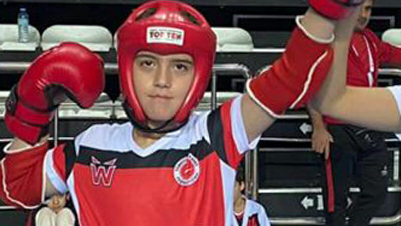 Antalya’da yapılan Spor Toto Türkiye Kick Boks Şampiyonası’nda 8 yaşındaki