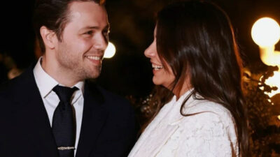 Tolga Sarıtaş ile Zeynep Mayruk nişanlandı