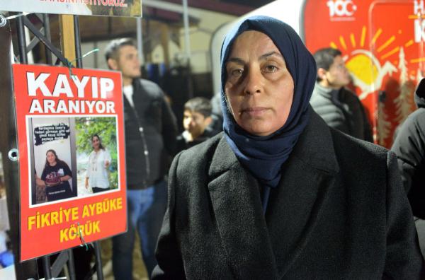 Depremde kaybettiği kızını arıyor