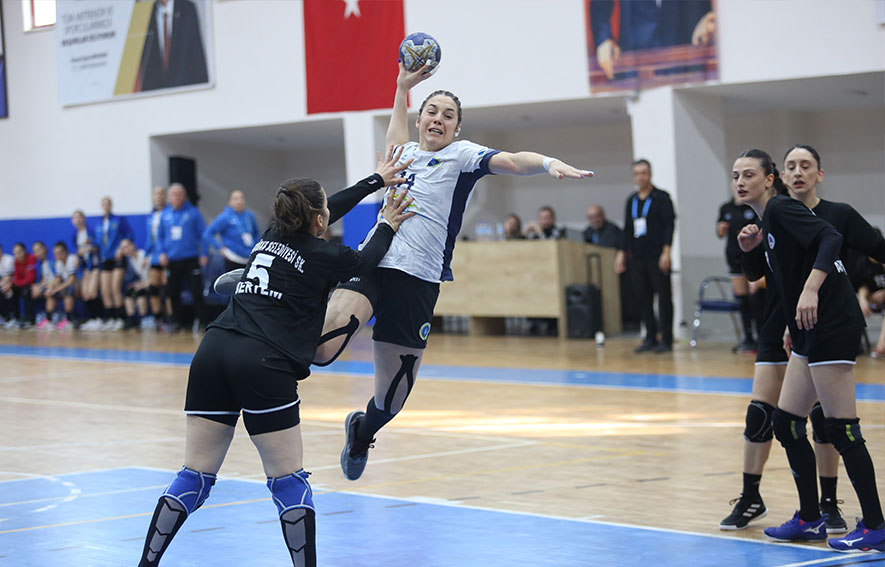 Poyrazın Kızları Üsküdar’ı geçti Poyrazın Kızları Üsküdar’ı geçti