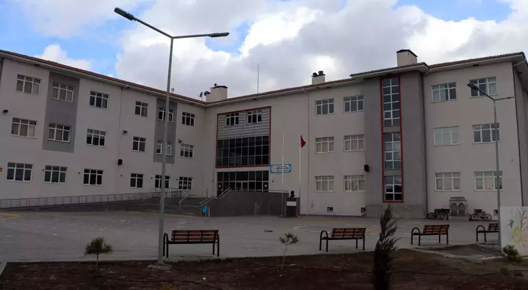 Okulun ilk gününde dehşet! Öğretmen ve velinin gönül ilişkisinde kan aktı