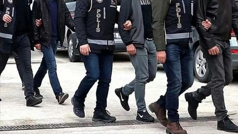 Bursa'da polis ekiplerince aranan kişilere yönelik çalışmalarda haklarında kesinleşmiş hapis