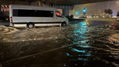 Antalya’da sel ve su baskını: 1 kişi yaşamını yitirdi, 6 ilçede eğitime ara verildi