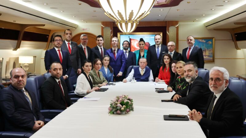 Cumhurbaşkanı Erdoğan’dan Danıştay’a görev iadesi tepkisi: ‘Bu kararına sessiz kalmamız mümkün değil’ Cumhurbaşkanı Recep Tayyip Erdoğan, Mısır'daki temaslarını tamamlayarak yurda döndü. Dönüş