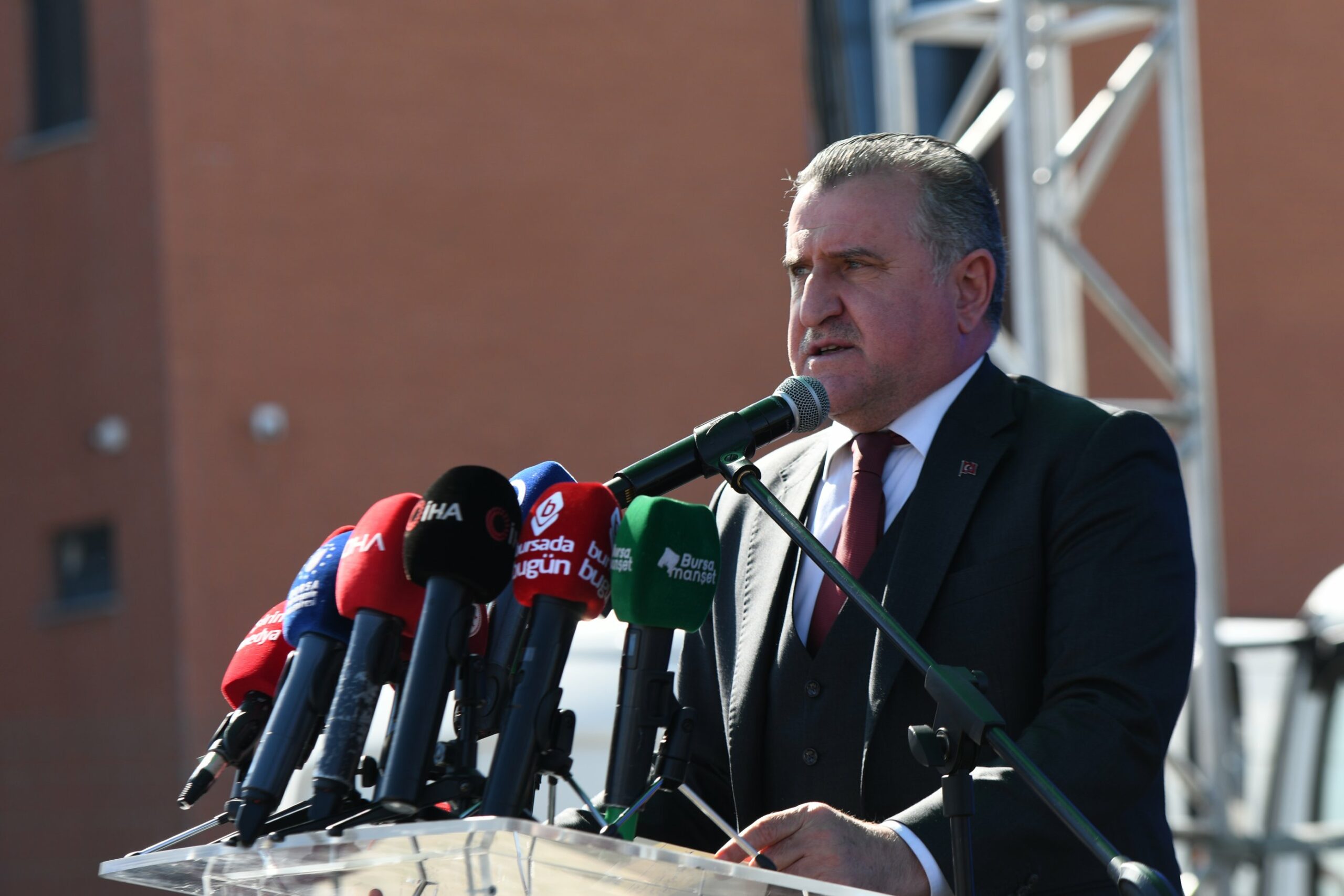 Bursa’nın dev spor kompleksi; Gençlik ve Spor Bakanı Bak açılışını yaptı…
