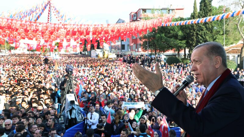 Cumhurbaşkanı Erdoğan’dan ekonomi mesajı Balıkesir'de konuşan Cumhurbaşkanı Erdoğan, önceliklerinin istihdam ile üretim konusu olduğunu