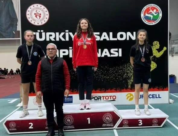 Büyükşehirli sporculardan 10 madalya 3-4 Şubat 2024 tarihlerinde Osmangazi Kapalı Atletizm Salonu’nda düzenlenen U-16