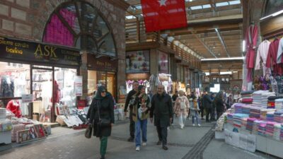 Bursa Valisi Demirtaş ailece halkın içinde