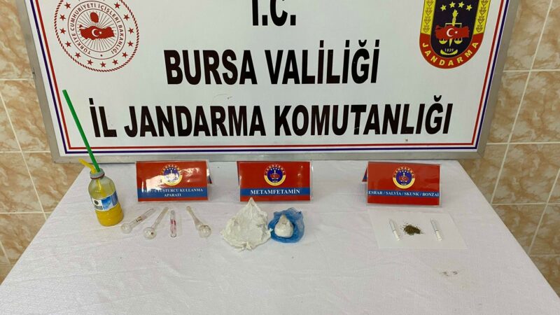 Bursa’da yaşından çok suç kaydı vardı, jandarmadan kaçamadı İznik İlçe Jandarma Komutanlığı ekipleri, uyuşturucu tacirlerine yönelik operasyon düzenledi.