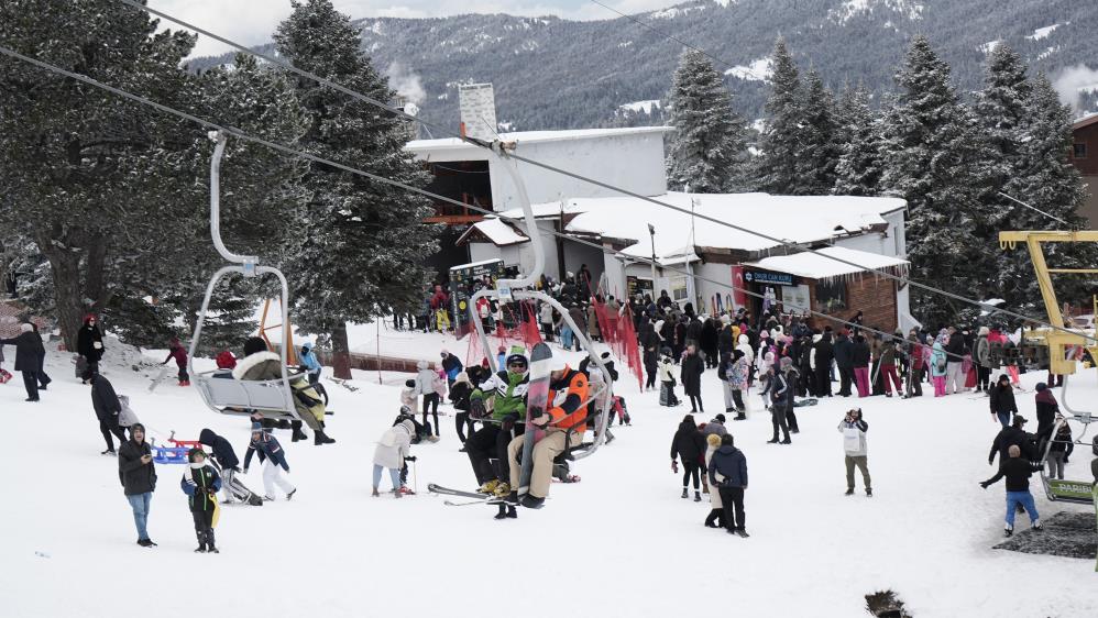 Uludağ’da geç gelen kar yüzleri güldürdü Uludağ’da geç gelen kar yüzleri güldürdü