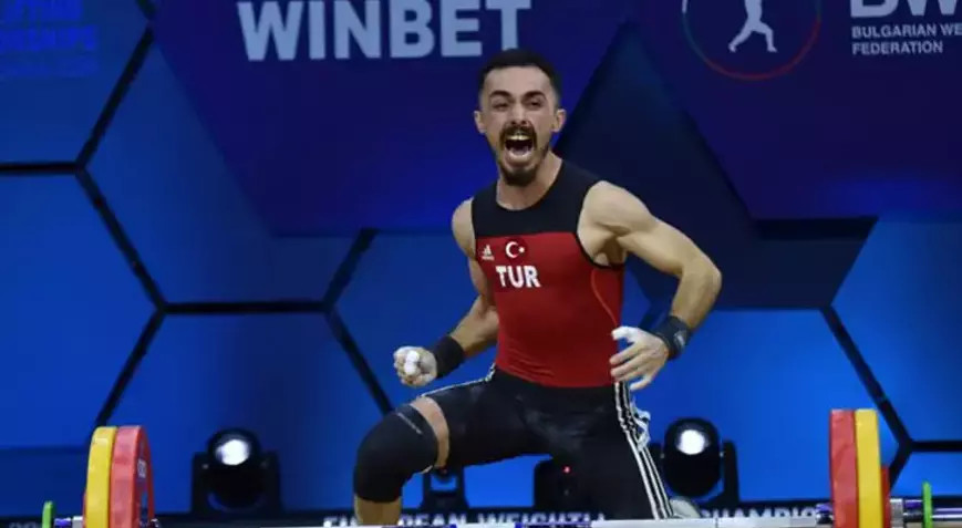 Avrupa Halter Şampiyonası’nda milli sporculardan bir altın iki bronz madalya