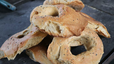 Türkiye’nin her bölgesinden talep! 12 saat odun ateşinde pişiriliyor!