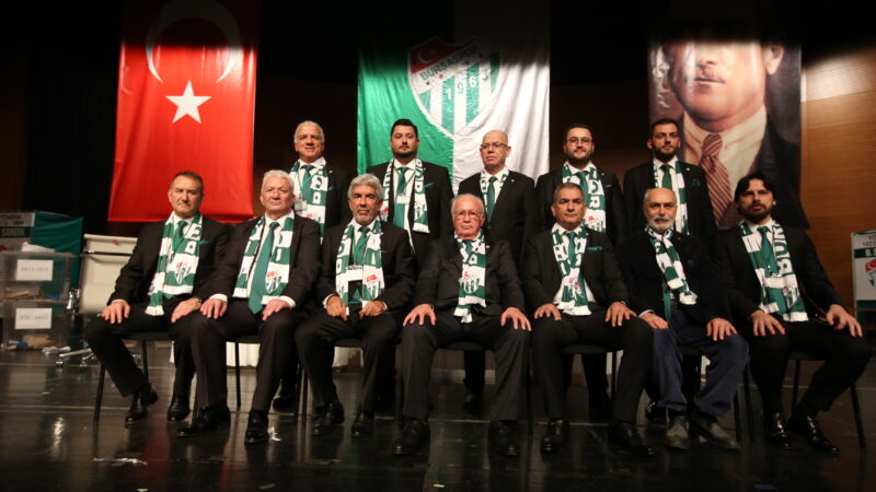 Bursaspor yönetimi görev bölümü yaptı! İşte futbolun patronu… Sinan Bür başkanlığındaki yeni yönetimde 2. başkanlık görevini Ünal Yanar,