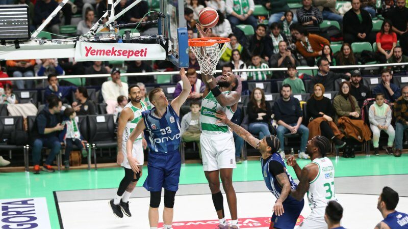 Potanın Timsahları, evinde farklı kazandı Bursaspor İnfo Yatırım, ligin 19. haftasında sahasında karşı karşıya geldiği