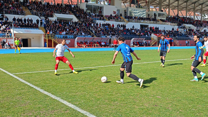 2. Lig’deki Bursa temsilcisi uzatmada yıkıldı Bursaspor’u yakından ilgilendiren maçta Karacabey Belediyespor, deplasmanda Zonguldak Kömür'e 90+8.