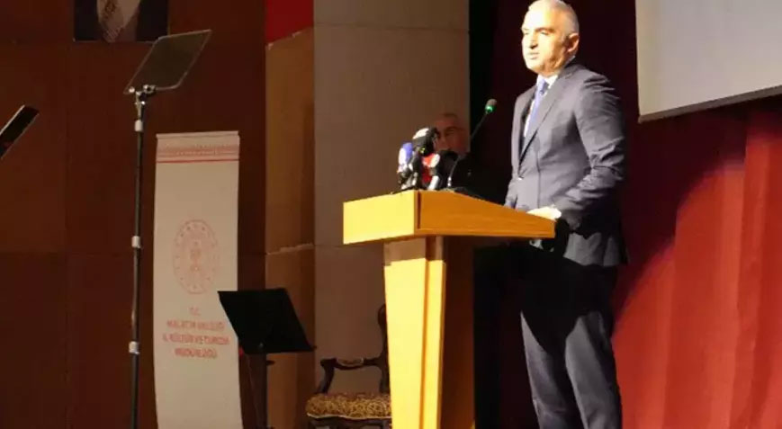 Bakan Ersoy duyurdu: Yapay zeka destekli kütüphaneler geliyor