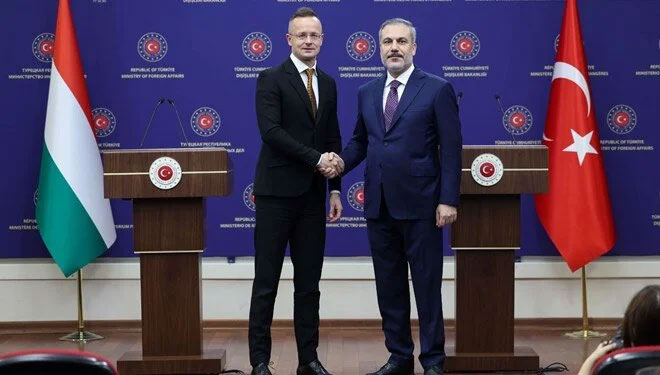 Macaristan Dışişleri Bakanı’ndan vize serbestisi açıklaması