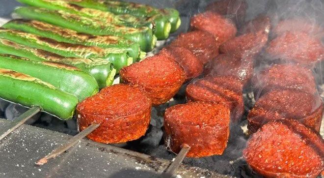 Marketlerde sucuğun kilosu bin liraya dayandı