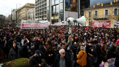 Yunanistan’da memurlar 24 saatlik greve gitti