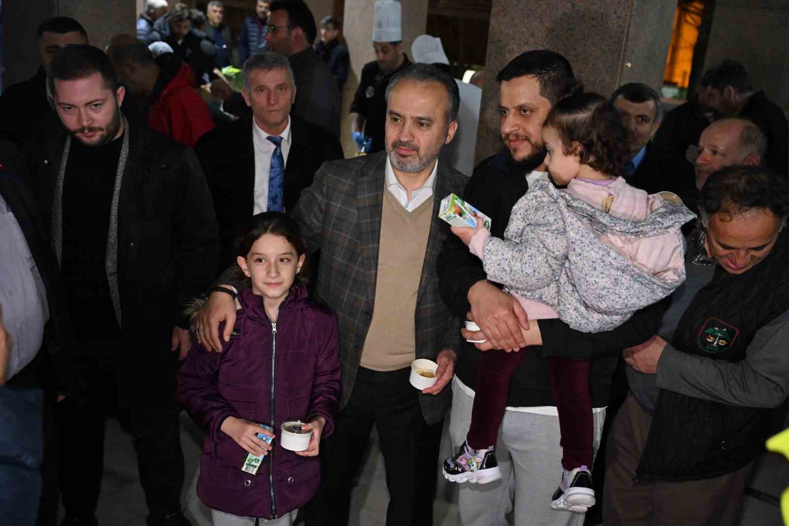 Bursa’da camilerde kandil coşkusu