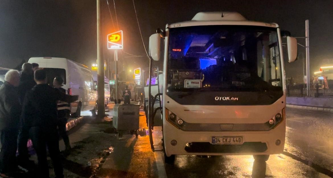Bursa’da midibüs elektrik direğine çarptı; 10 yabancı turist yaralandı