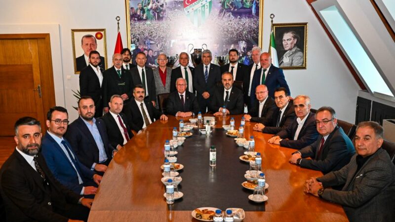 Başkanlardan Bursaspor’a büyük destek! Bursaspor Genel Sekreteri Erkan Öncel, Büyükşehir Belediye Başkanı Alinur Aktaş’ın