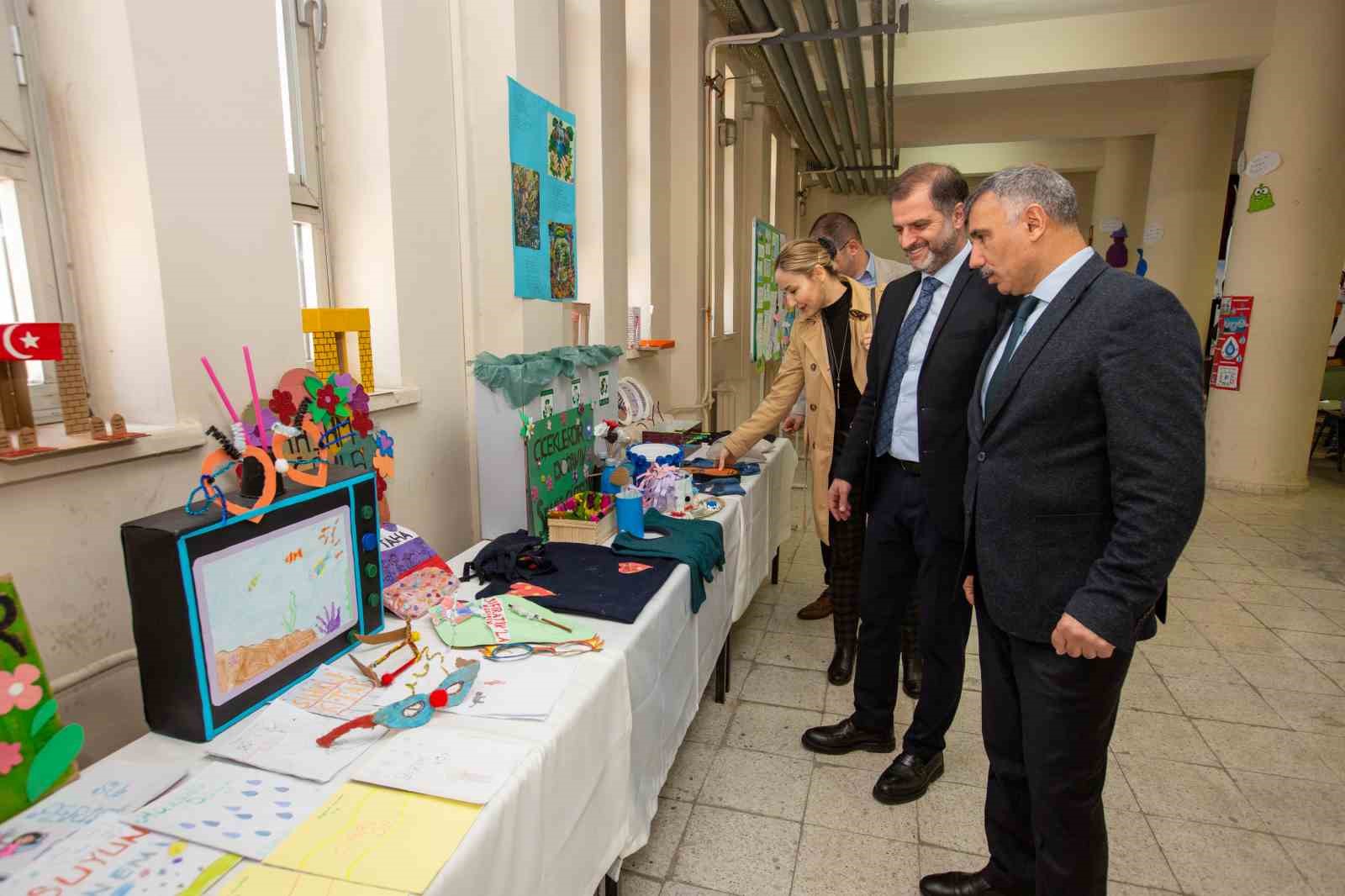 Bursa’da çevre okuryazarı gençler ödüllendirildi