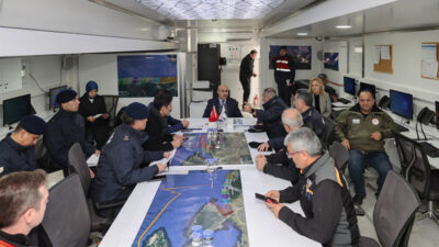 Vali Demirtaş, kayıp mürettebatı arama çalışmalarını inceledi