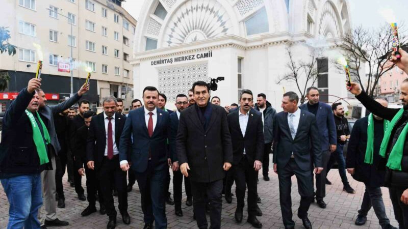 Demirtaş’ta Başkan Dündar’a büyük destek Seçim çalışmaları çerçevesinde Osmangazi ilçesinde adım atmadık yer bırakmayan Osmangazi