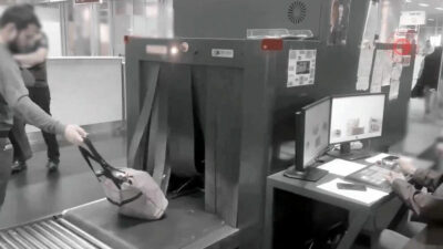 Tarihi paraları yurt dışına kaçırmaya çalışırken yakalandı