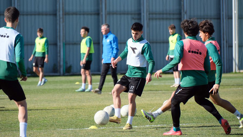 Bursaspor’da Beyoğlu Yeni Çarşı maçı hazırlıkları sürüyor