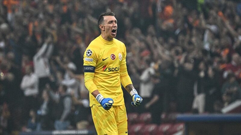 Galatasaray'ın sezon sonunda sözleşmesi sona erecek olan Fernando Muslera'ya 1