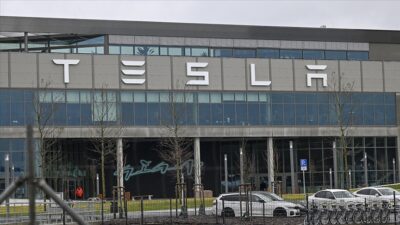 Almanya’da Tesla fabrikasının genişleme planı protesto edildi