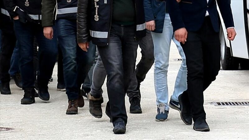 Bursa'da, Fetullahçı Terör Örgütü'nün (FETÖ) hücre evlerine yönelik operasyonda 20