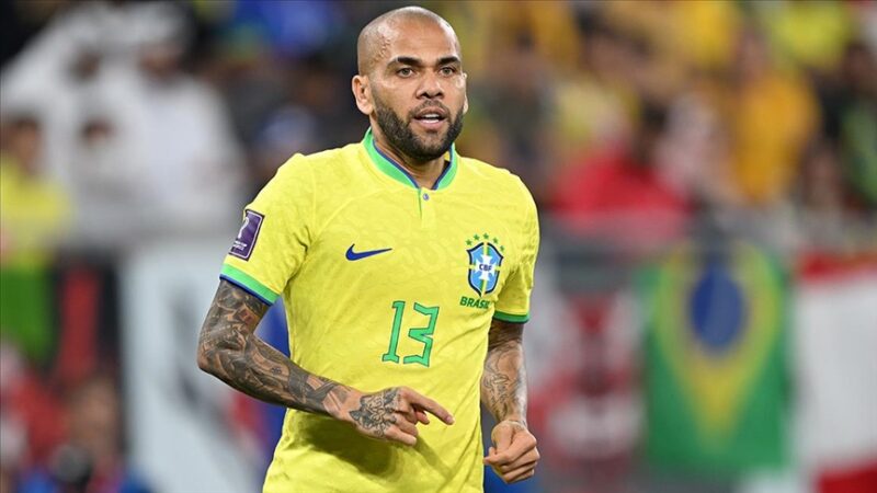 Brezilyalı futbolcu Dani Alves'e, İspanya'nın Barselona kentinde bir eğlence merkezinde