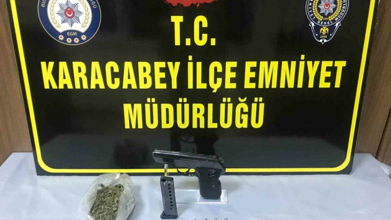 Bursa’da zehir taciri tutuklandı Bursa’nın Karacabey ilçesinde uyuşturucu tacirliği yaptığı tespit edilen kişi, çıkarıldığı