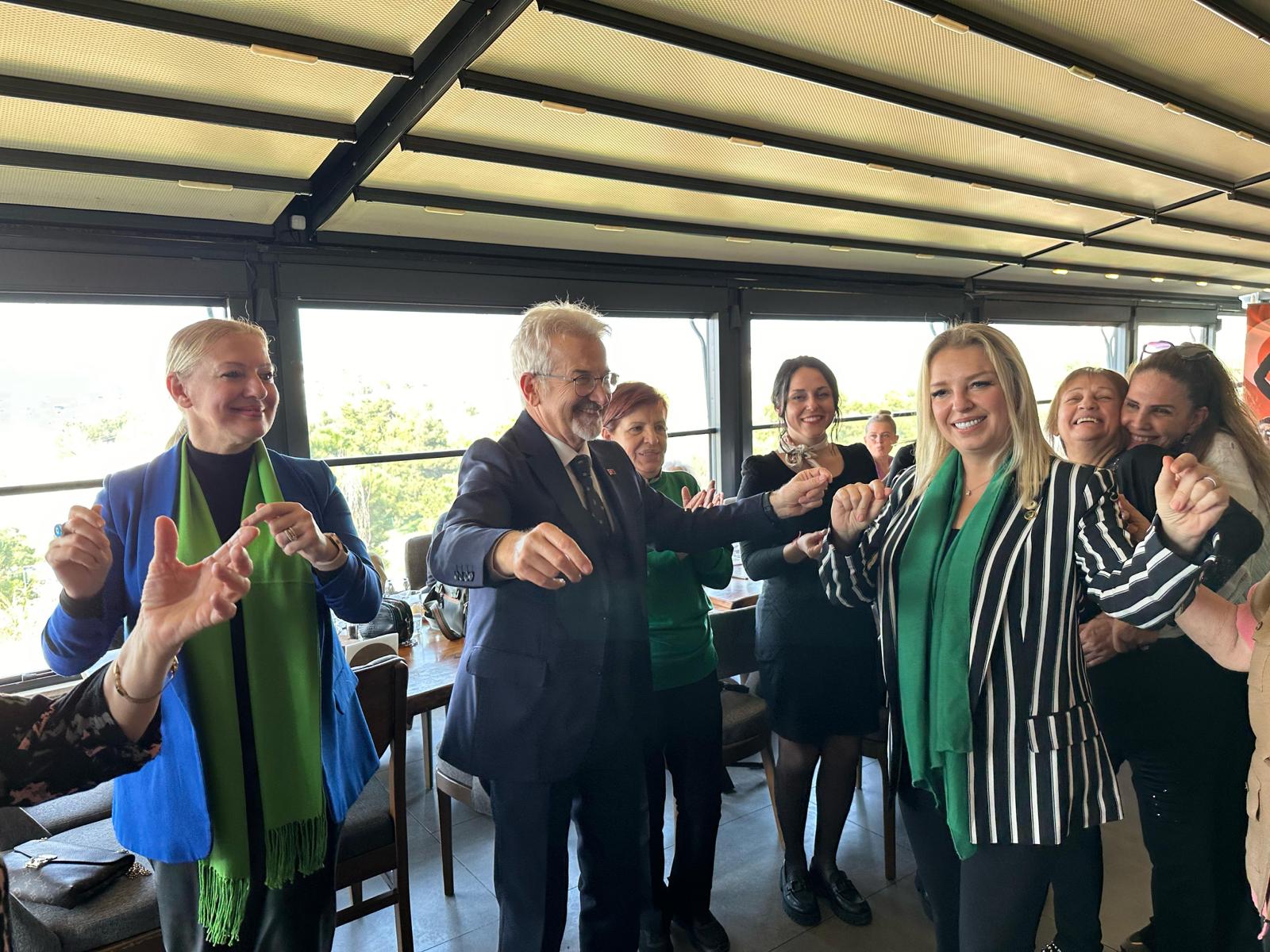 ‘Yüz Güldüren Anneler’den ‘huzur’ veren buluşma ‘Yüz Güldüren Anneler’den ‘huzur’ veren buluşma