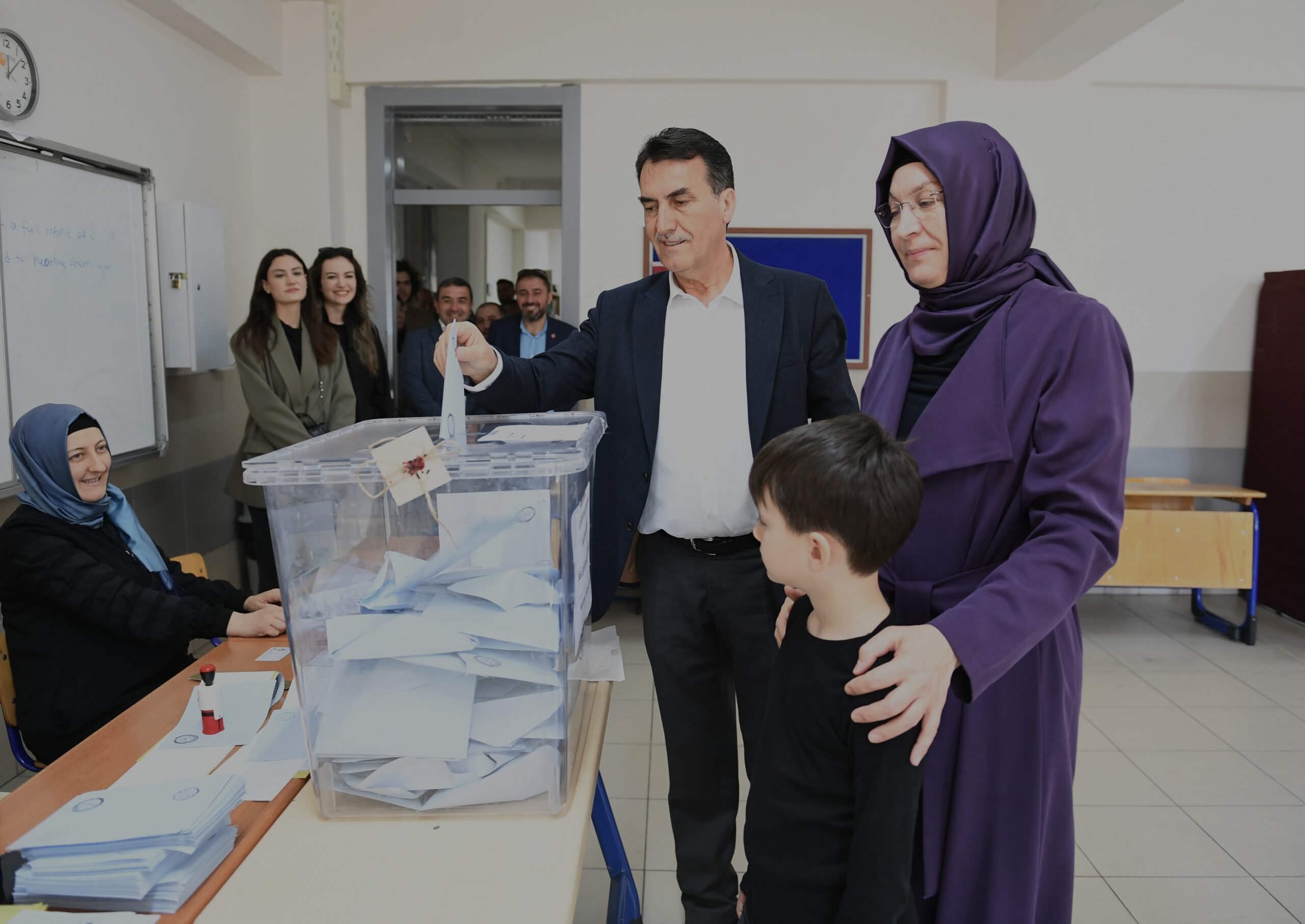 Başkan Dündar oyunu kullandı! İşte oy kullanımı sonrası ilk mesajı Başkan Dündar oyunu kullandı! İşte oy kullanımı sonrası ilk mesajı