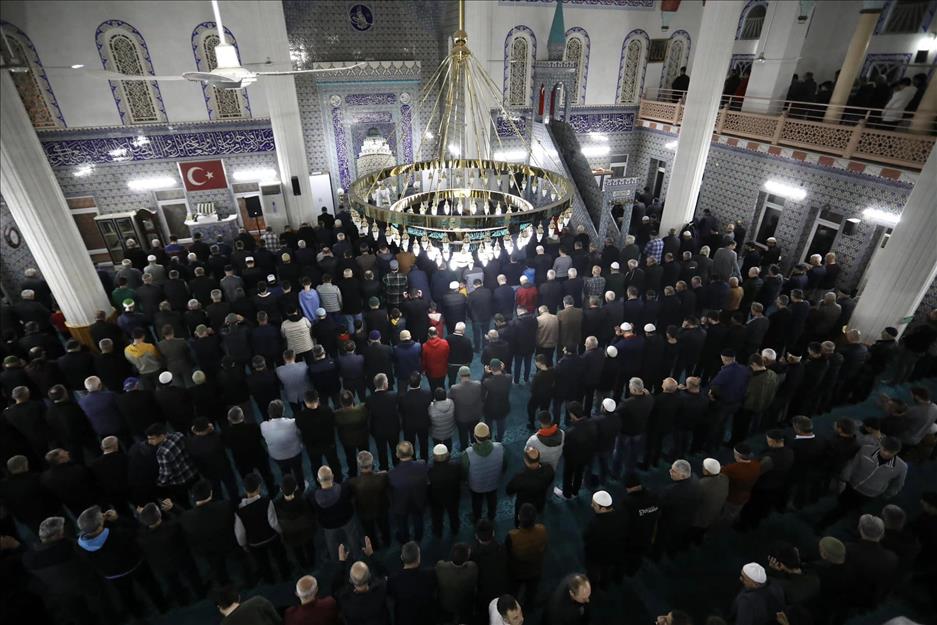 İnegöl’de teravih programları Turgutalp Camisi’nden başladı