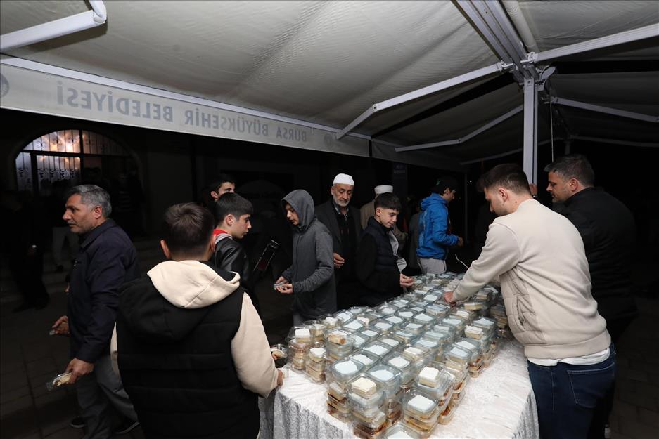 Teravih programları İnegöl Akhisar Fatih Camii’nde devam etti